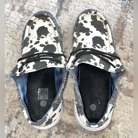 Cow print canvas shoes size 5.5 - Picture 4 of 5